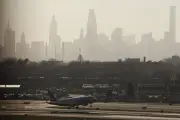 Fermeture de l'aéroport de LaGuardia à New York suite à un incident sur piste