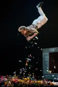 Flip Fabrique présente « Six° » : un spectacle de cirque mystérieux en forêt