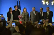 Gilbert Mitterrand décoré de la Légion d'honneur par Hollande à Libourne en 2017