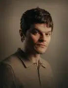 Gilles de la Tourette au cinéma : Robert Aramayo incarne les tics dans 'Plus fort que moi'