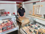 Guîtres : la boucherie rouvre après deux ans grâce à un jeune entrepreneur