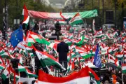 Hongrie : Orban et Magyar organisent des marches rivales sur fond d'accusations d'ingérences étrangères