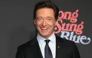 Hugh Jackman chante pour les 95 ans de Rupert Murdoch lors d'une soirée VIP à New York