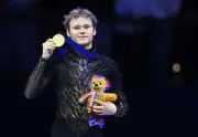 Ilia Malinin remporte un troisième titre mondial consécutif à Prague