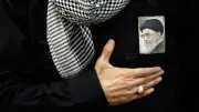 Iran : la mort de Khamenei fragilise-t-elle le régime après les frappes israélo-américaines ?