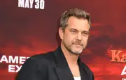 Joshua Jackson rend hommage à James Van Der Beek, décédé d'un cancer du côlon