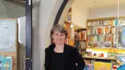 Julie Menuet Le Her, nouvelle directrice de la librairie de la Place aux Herbes à Uzès