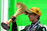 Kimi Antonelli, 19 ans, remporte son premier Grand Prix en Chine et entre dans l'histoire de la F1