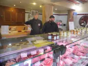 La Brède : la boucherie de la rue Montesquieu rouvre après un an de fermeture