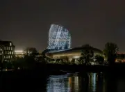 La Cité du Vin de Bordeaux rallume ses 293 spots après sept ans d'obscurité