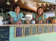 La Dinguette d'Anglet : une caravane rétro crée un carrefour intergénérationnel au parc du Maharin