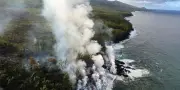 À La Réunion, le danger de la laze, fumée toxique issue de la lave dans l'océan
