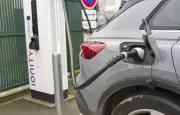 La voiture électrique séduit malgré ses défauts face à la flambée des prix du carburant