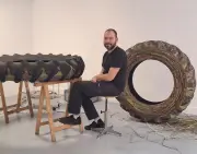 L'artiste Guillaume de la Follye de Joux expose « Lucioles paysannes » à Pollen