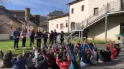 Le Chœur des Vallons transmet sa passion musicale aux écoliers de Coupiac