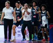 Le Rochelais, assistant-coach des U18, observe les talents au Young Star Game de Levallois