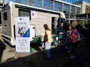 Le Secours populaire déploie son Solidaribus à La Réole après la tempête Nils