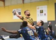 Le Stade Montois handball subit deux lourdes défaites face aux leaders girondins