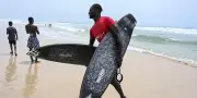Le surf émerge en Côte d'Ivoire, une alternative à Bali pour les touristes avertis