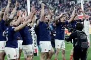 Le XV de France remporte le Tournoi des Six Nations 2025 après une victoire arrachée face à l'Écosse