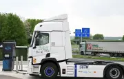 Électrification des poids lourds : seulement 900 immatriculations en 2025, les associations réclament plus d'aides
