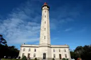Les phares de Chassiron et des Baleines : sentinelles historiques des îles d'Oléron et de Ré