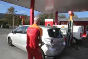 L'Espagne baisse la TVA sur les carburants, creusant un écart record avec la France