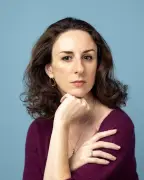 Élise Lépine explore la force fragile de Reine dans son premier roman poignant