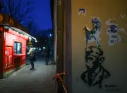 L'obsession de démasquer les artistes anonymes : de Banksy à Ferrante