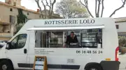 Lolo et son food truck animent la place de la Mairie de Thézan-lès-Béziers