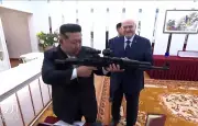 Loukachenko offre un fusil à Kim Jong-un pour sceller l'amitié biélorusso-nord-coréenne