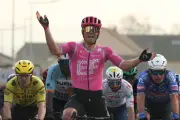 Luke Lamperti s'empare du premier maillot jaune de Paris-Nice après un sprint victorieux