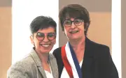 Marie-Hélène Sémirot reçoit l'écharpe de maire après 35 ans de service municipal