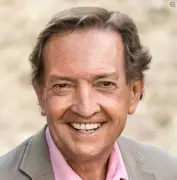 Martin Walker, auteur de la série Bruno, en dédicace au salon Polar Passion