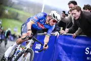 Mathieu van der Poel remporte l'E3 Classic pour la troisième fois consécutive