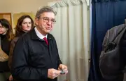 Mélenchon accuse Faure et Tondelier de relayer Le Pen après les municipales