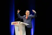 Mélenchon rectifie après avoir dénoncé une exclusion de l'hommage à Jospin