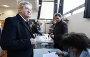 Municipales 2026 : Mélenchon anticipe une dizaine de victoires pour LFI au second tour