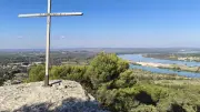 Mystérieuses croix en bois dans le Gard : un casse-tête patrimonial et laïque