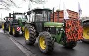 Nouvelle opération escargot à Paris : agriculteurs et transporteurs dénoncent l'insuffisance des aides