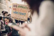 À Paris, des enseignants défilent contre le manque de moyens dans l'éducation