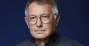 Patrick Besson : l'écrivain prolifique qui défie le temps avec humour et légèreté