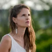 Pauline Roth rend hommage à Barbara à Narrosse dans le cadre de L'Émoi des Mots