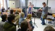 Pont-Saint-Esprit : Les écoliers découvrent les instruments de musique avec passion