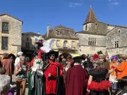 Premier carnaval de Monpazier : une fête réussie grâce aux Drôles de dindes