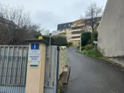 Périgueux : un jeune homme chute du 4e étage après une dispute, sauvé par un gendarme