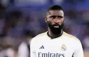 Rüdiger minimise son coup de genou sur Rico, la polémique enfle au Real Madrid