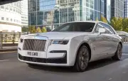 Rolls-Royce maintient ses V12 face à la transition électrique