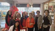 Sabine Ezzedine célèbre les femmes avec des maquillages gratuits pour le 8 mars