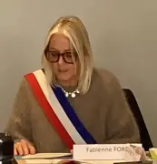 Saint-Denis : Joseph Huot passe l'écharpe à la nouvelle maire lors d'une séance historique